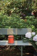 Farrow & Ball Green Blue and Oval Room Blue, Benchan
