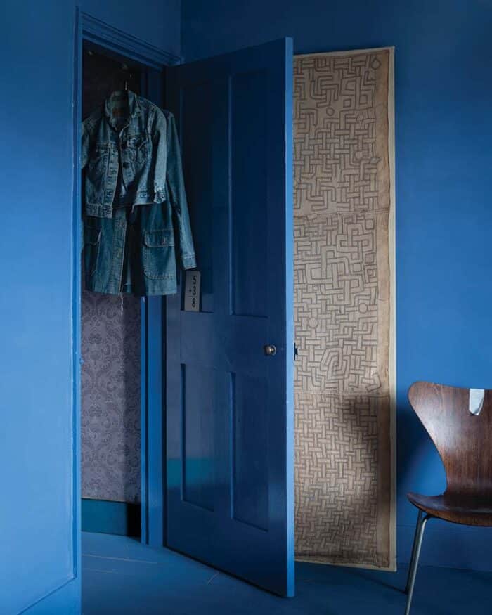 Pitch Blue 220